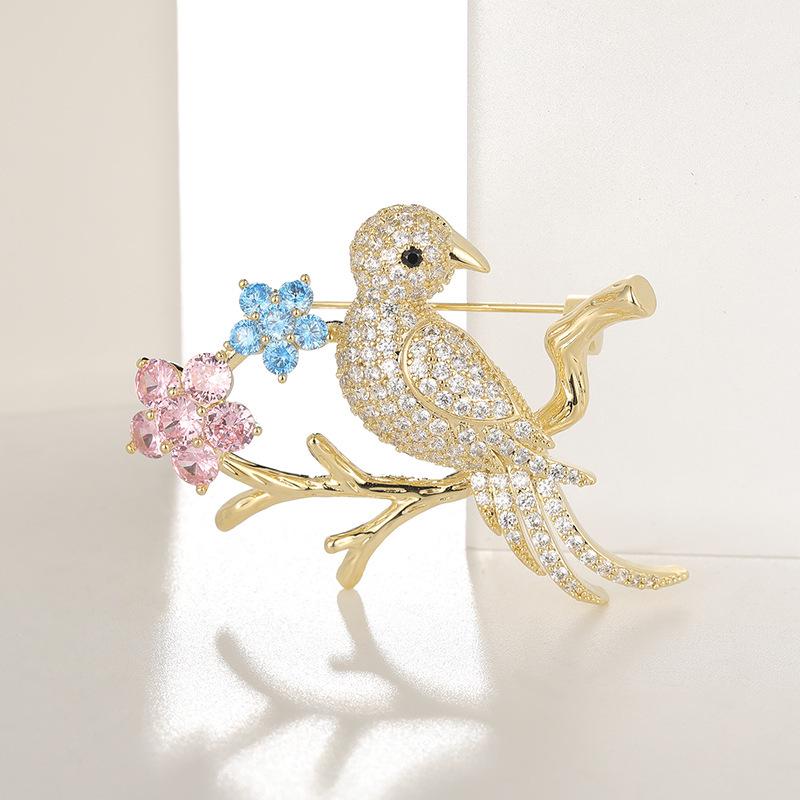 Elegant High-End Zirconia Bird Brooch: Fashionable Coat  Sweater Accessory Pin