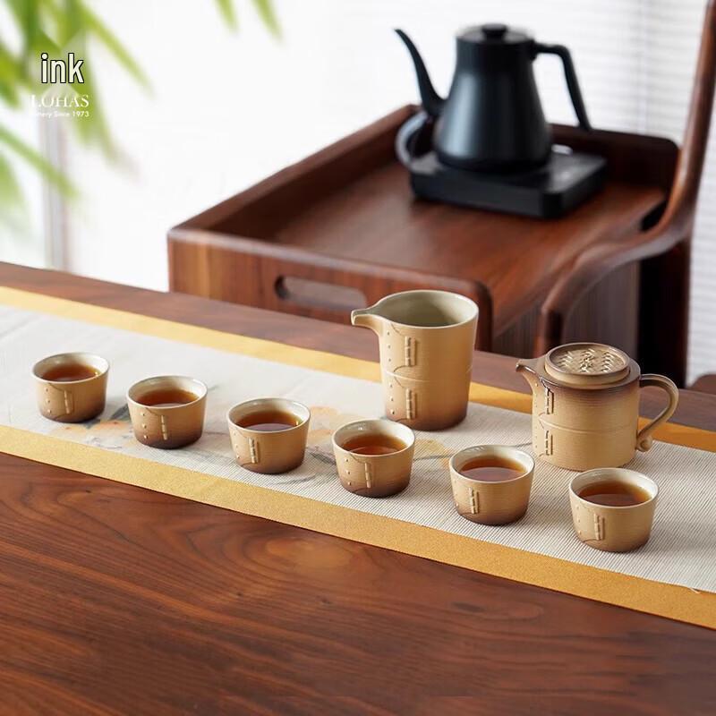 

Lu Bao Striving for Success Ceramic Tea Set