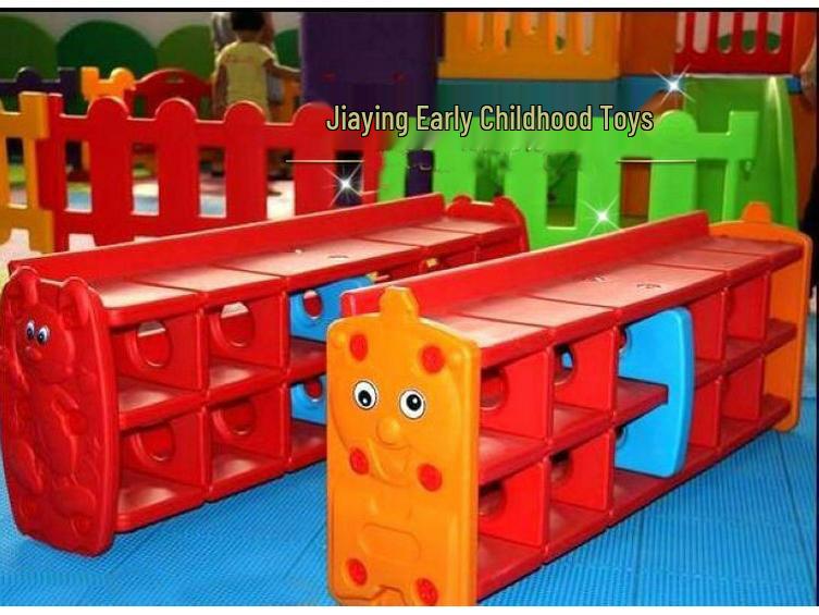 Depozitare pantofi copii din plastic: Raft Thomas pentru Grădiniță, Centre Părinte-Copil & Organizarea Jucăriilor