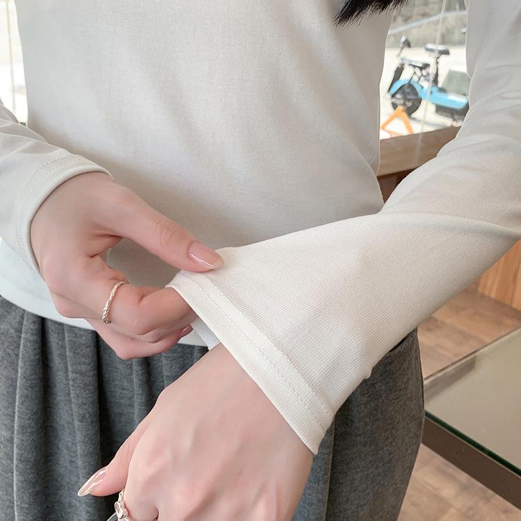 Women's Slim Fit Fleece-Lined T-Shirt: Warm, Fashionable, Round Neck, Long Sleeve, Waist-Cinching Base Layer for Autumn and Winter.