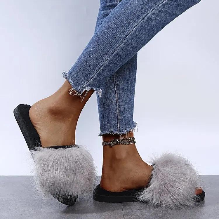 Fashion New Women Slippers 2025 Summer Slip on Flat Sandals Luxury Casual Lightweight Shoes Trend Beach Roman Slippers Home Slides Women