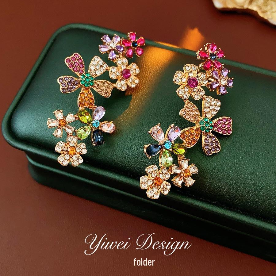 Exquisite Gold-Plated Flower Stud Earrings: Luxurious Retro Ear Jewelry