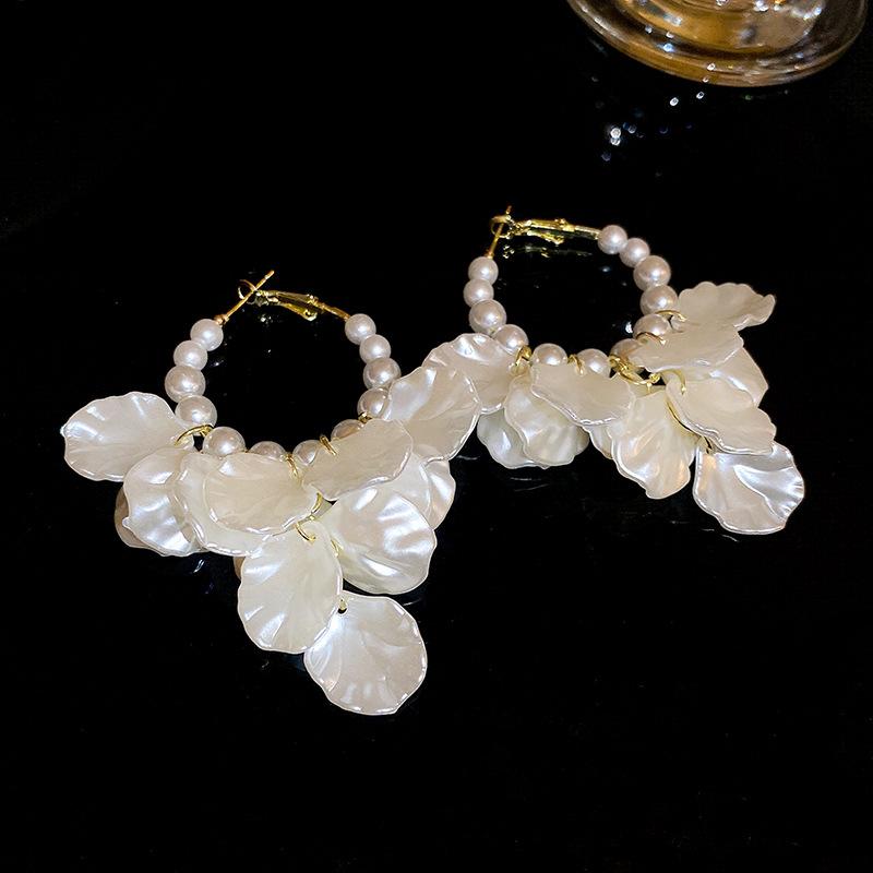 French Pearl Flower Earrings Personalized Fashion Stud Earrings Temperament Earrings Women