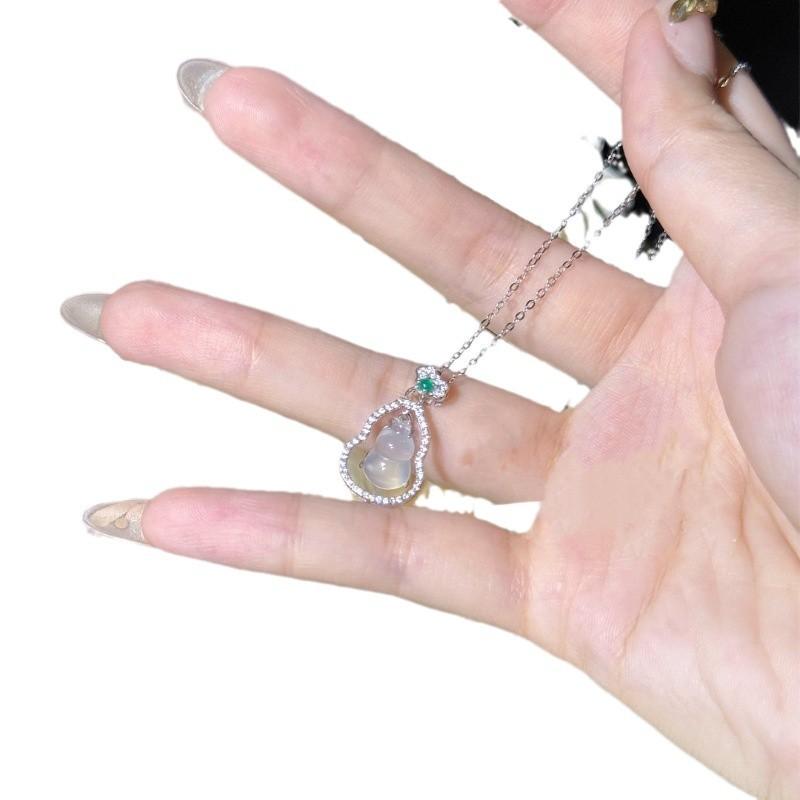 Ethnic style imitation white chalcedony gourd necklace New Chinese light luxury ice clear jade transparent imitation jade collarbone chain