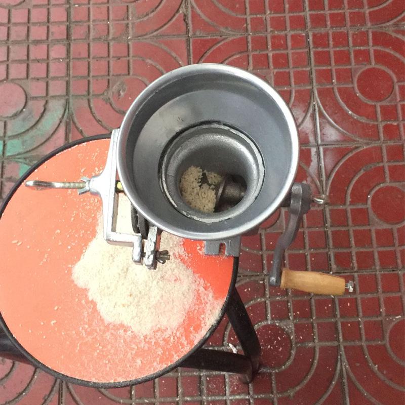 Manual 500-Type Household Grain Grinder: Corn Crusher Mill for Small-Scale Use