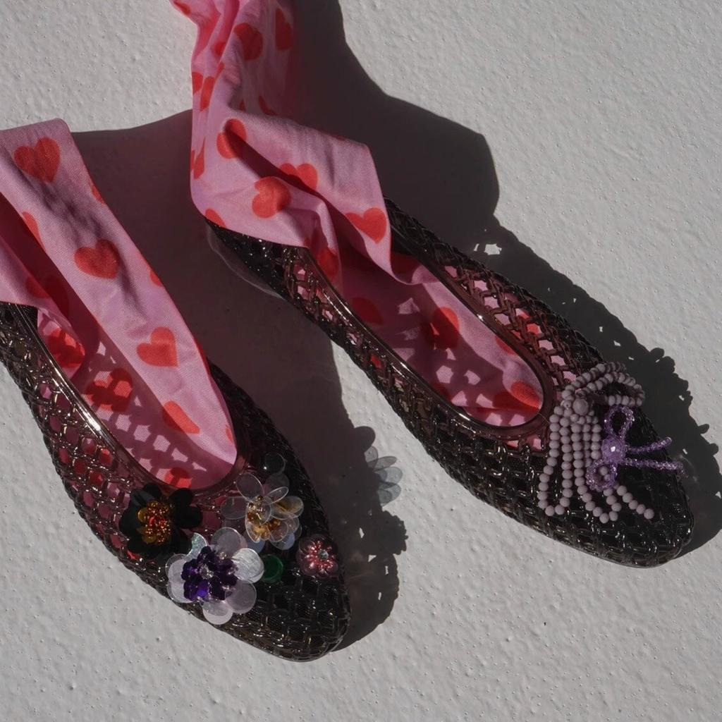 Niche Model~ Korean Version of the New Transparent Crystal Shoes Women's Pointed Pointed Hollow Flower Decoration DIY Hole Sandals Flat Shoes Women