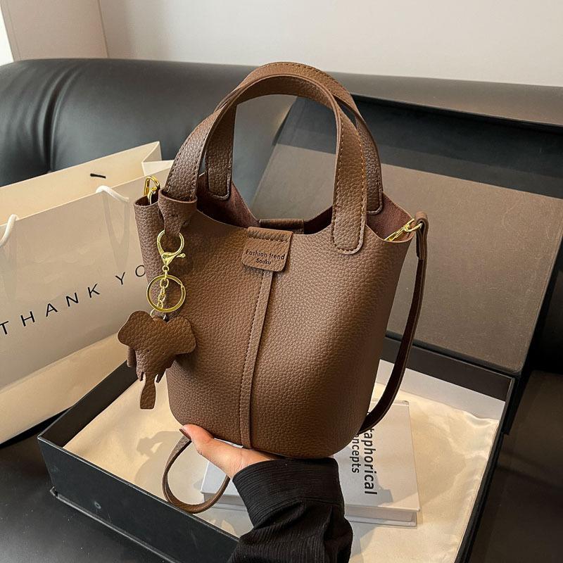 

Текстурированная сумка из мягкой кожи женская 2025 новая модная с рисунком личи сумка-ведро для мамы повседневная на плечо сумка-мессенджер коричневый