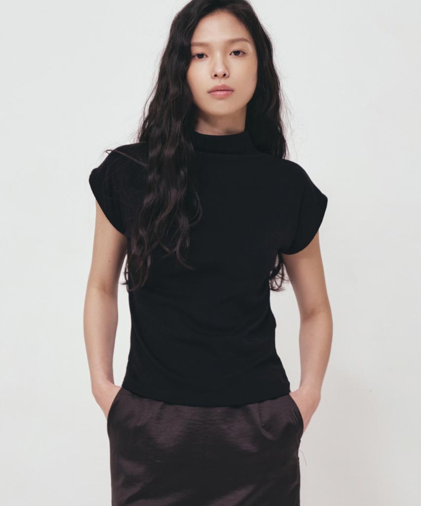 Nigaennikol Half Neck Slim Top_Black