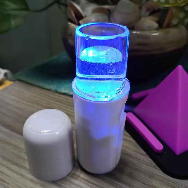 

Ручной нанораспылитель: Инструмент для гидратации и дезинфекции белый