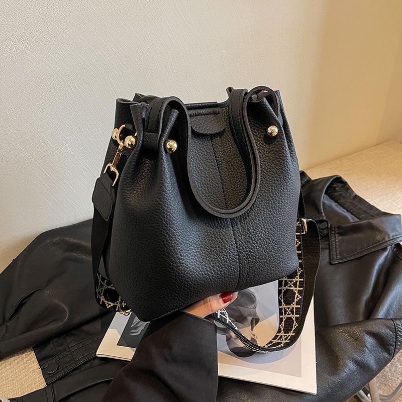 Korean High-End Versatile Bucket Bag, Spring/Summer 2026 Edition: Wide Strap Single Shoulder Crossbody Women s Handbag