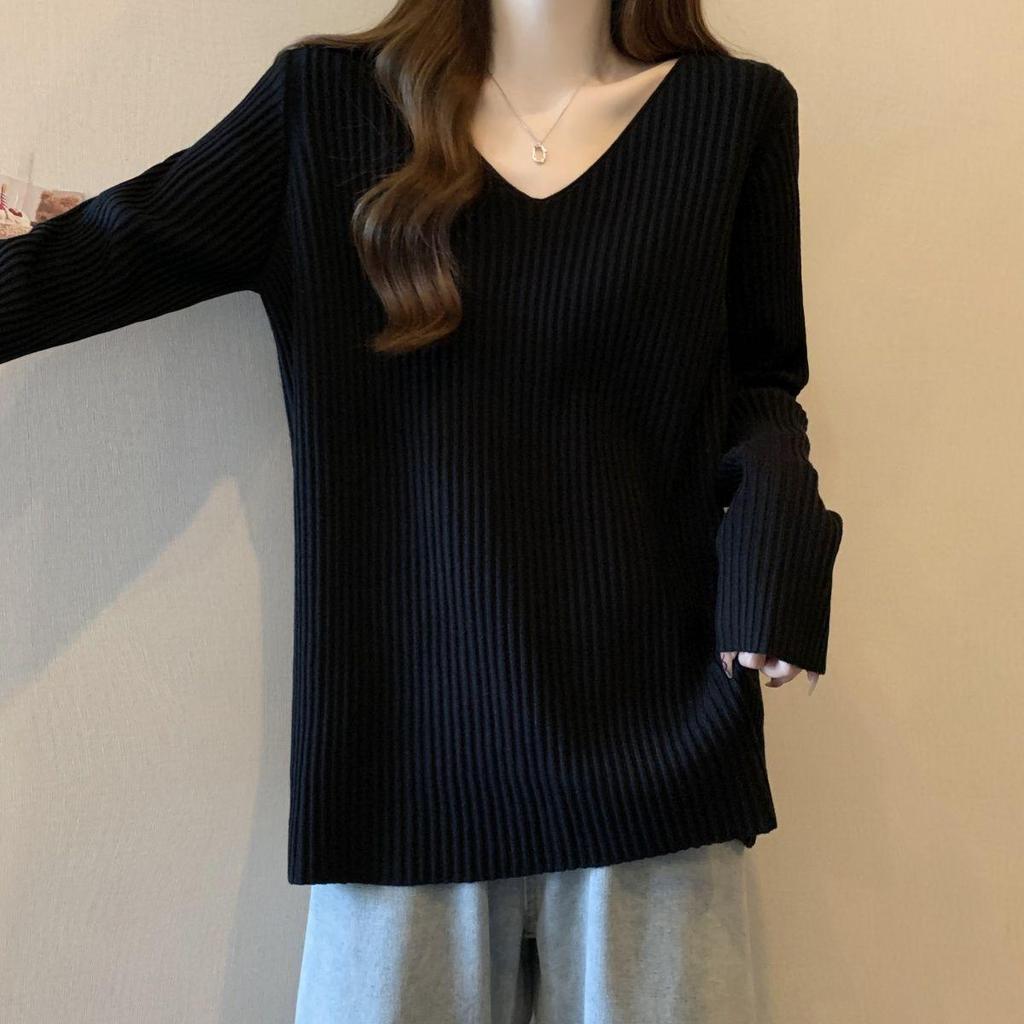 Plus Size V-Neck Ribbed Top: Slimming, Long-Sleeved, Loose Fit for Women - Ideal for Autumn/Winter