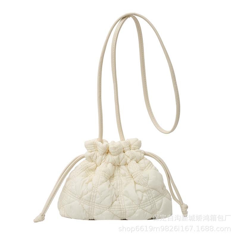 Einfache Rhombus-Kordelzug-Bündel, gefaltete Beuteltasche, Damen-Nylon-Wolke, Umhängetasche mit einer Schulter, leichte Knödeltasche