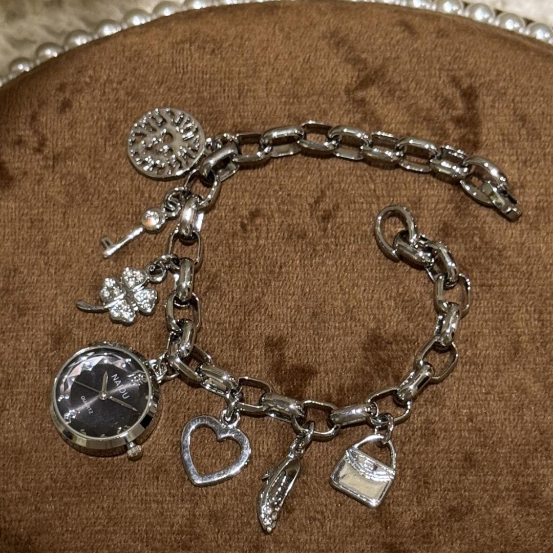 

Trendy Women s European & American Style Pendant Bracelet Quartz Watch