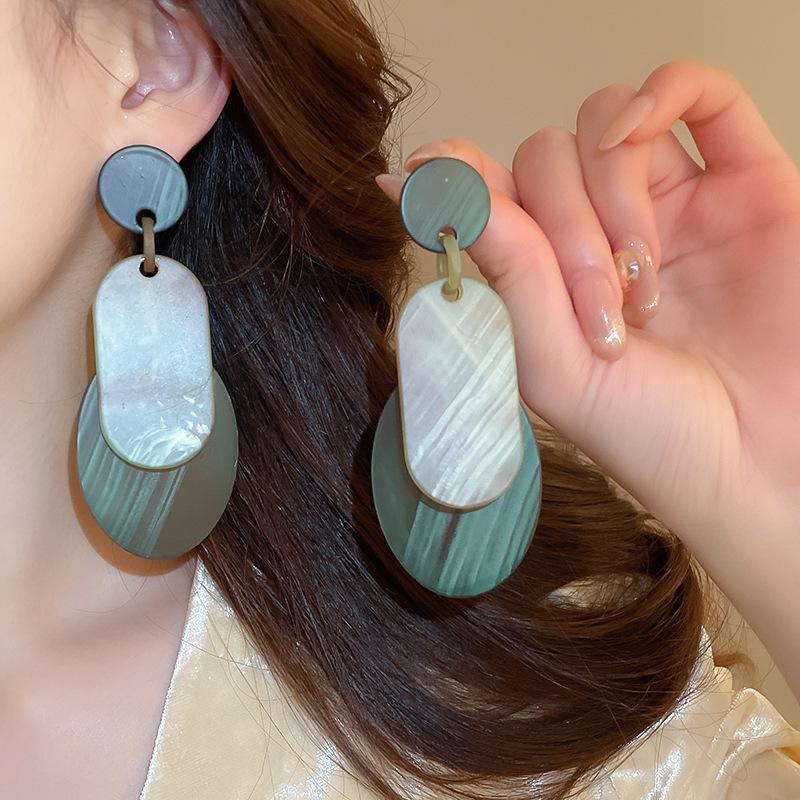 French Retro Silver Needle Round Flat Round Resin Fringed Earrings Light Luxury High-end Earrings Versatile Earrings