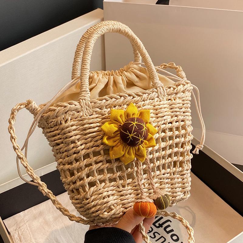 Hand Woven Beach Bag New Trendy and Fashionable Crossbody Bag for Women Ins Travel Straw Woven Bag for Women