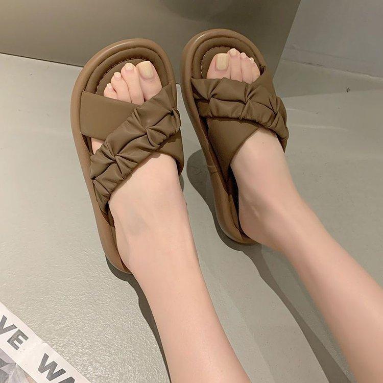 

Thick-soled slippers women s outer wear 2025 summer new cross-word slippers high-end soft-soled fashionable cool slippers 39 коричневый