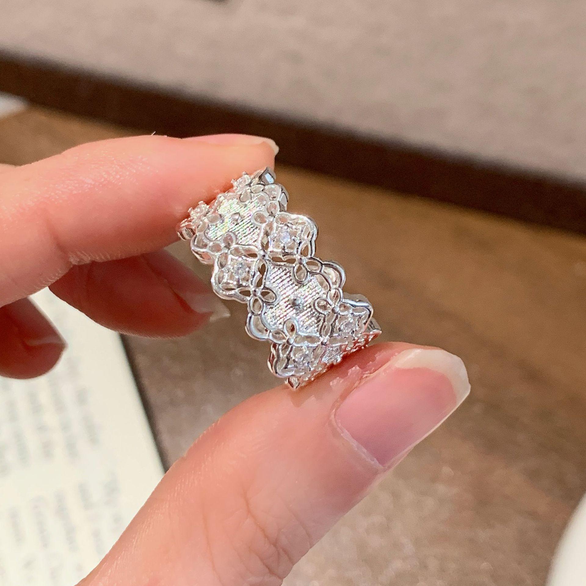 Изысканное кружевное цветочное женское кольцо в классическом стиле с открытым регулируемым широким ободком Adjustable Open Design