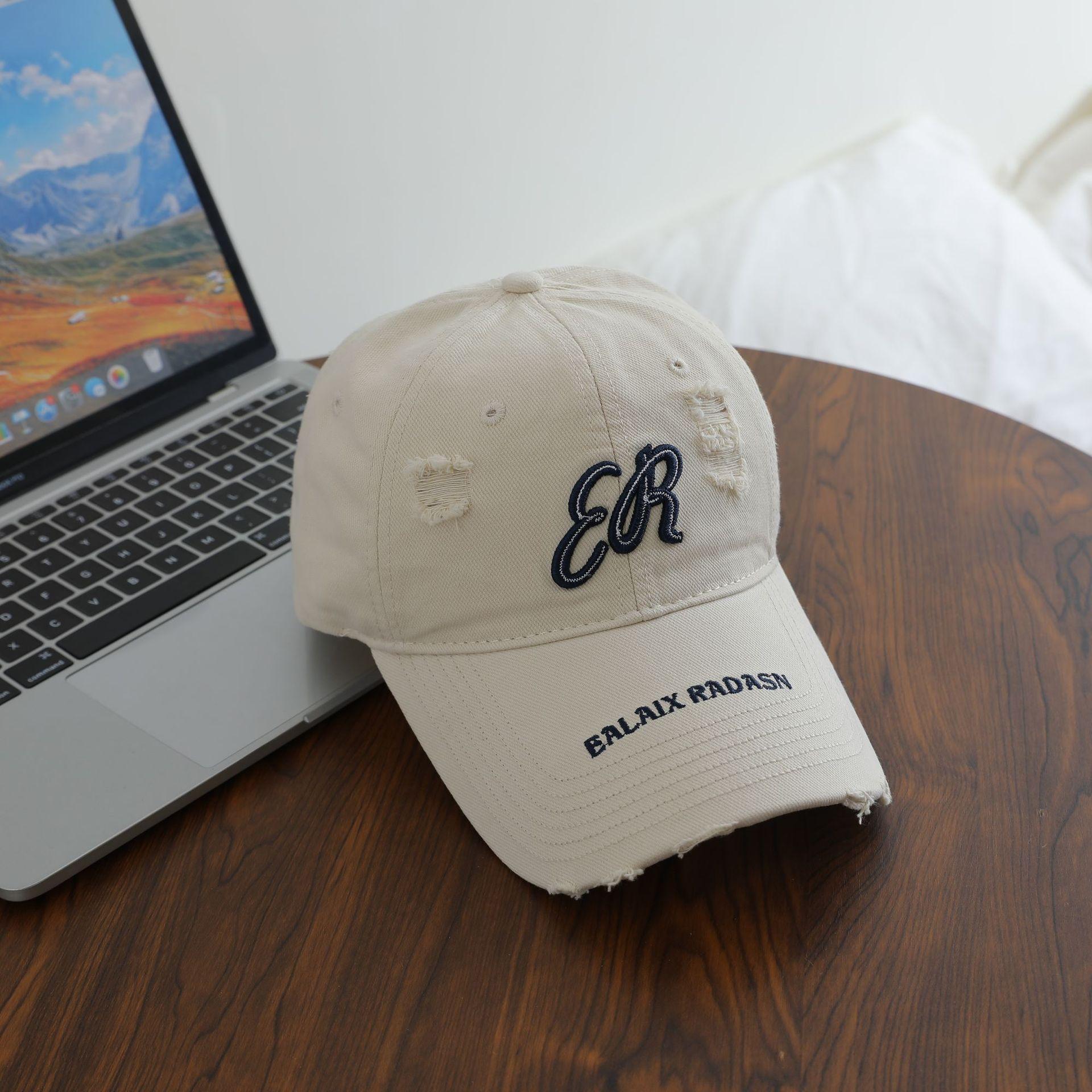 

Бейсболка женская классическая универсальная модная с рваной вышивкой букв, большой окружности головы, парная M（56-58cm）