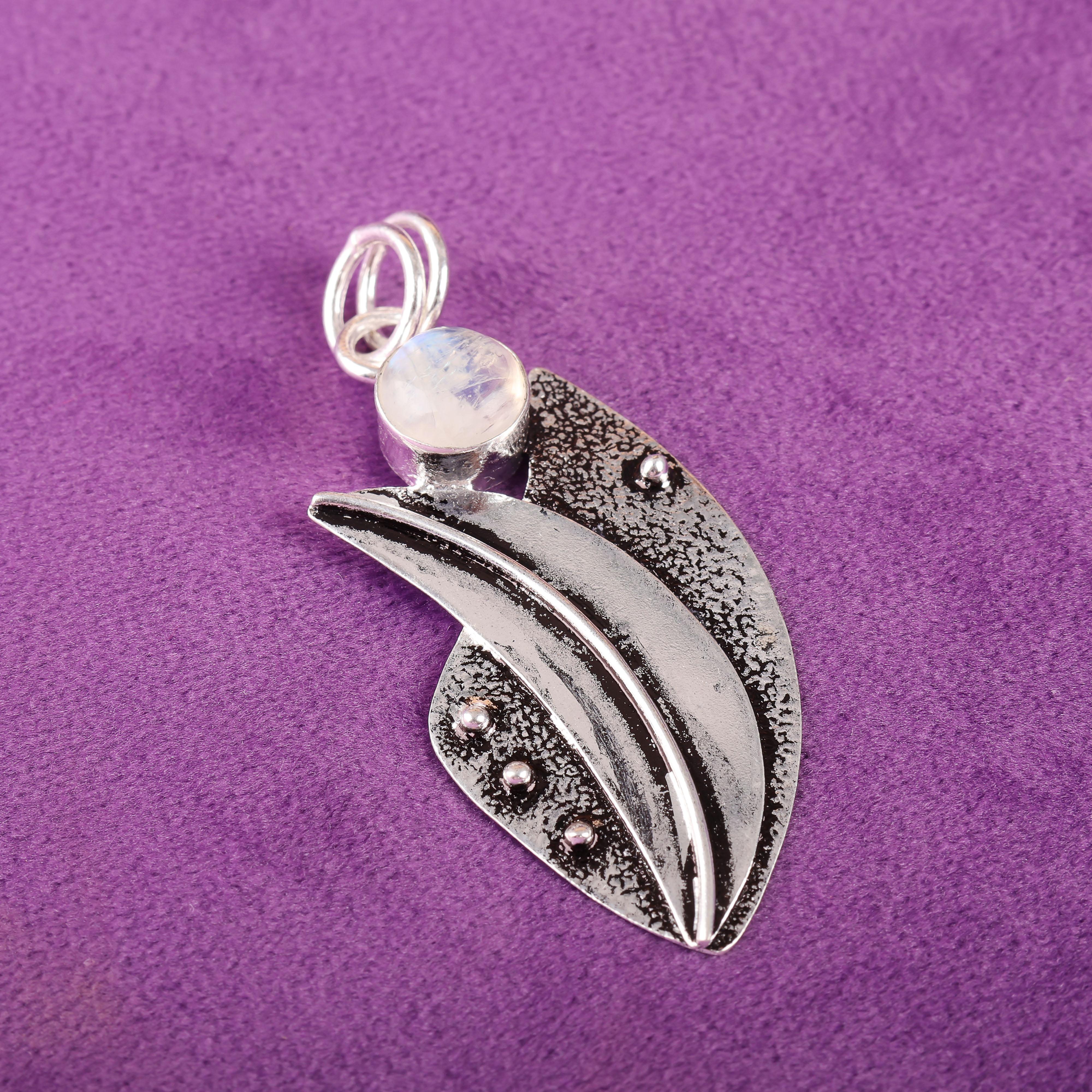 

Ювелирные изделия из радужного лунного камня, подвеска из стерлингового серебра 925 пробы, красивая ювелирная подвеска ручной работы 2.05 Inches белый