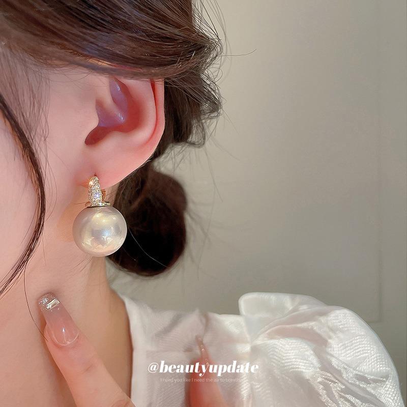 Internet celebrity new zircon pearl ear buckle French simple temperament earrings Internet celebrity fashion OL versatile earrings women