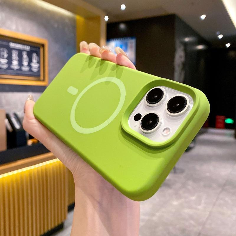 17 Pro Max Liquid Silicone Magnetic Phone Case, Full Coverage, Anti-Drop, High-End Protective Cover for Apple 17.