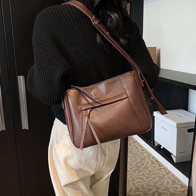 2025 autumn and winter new fashion trend large capacity women shoulder bag tote bag exquisite retro