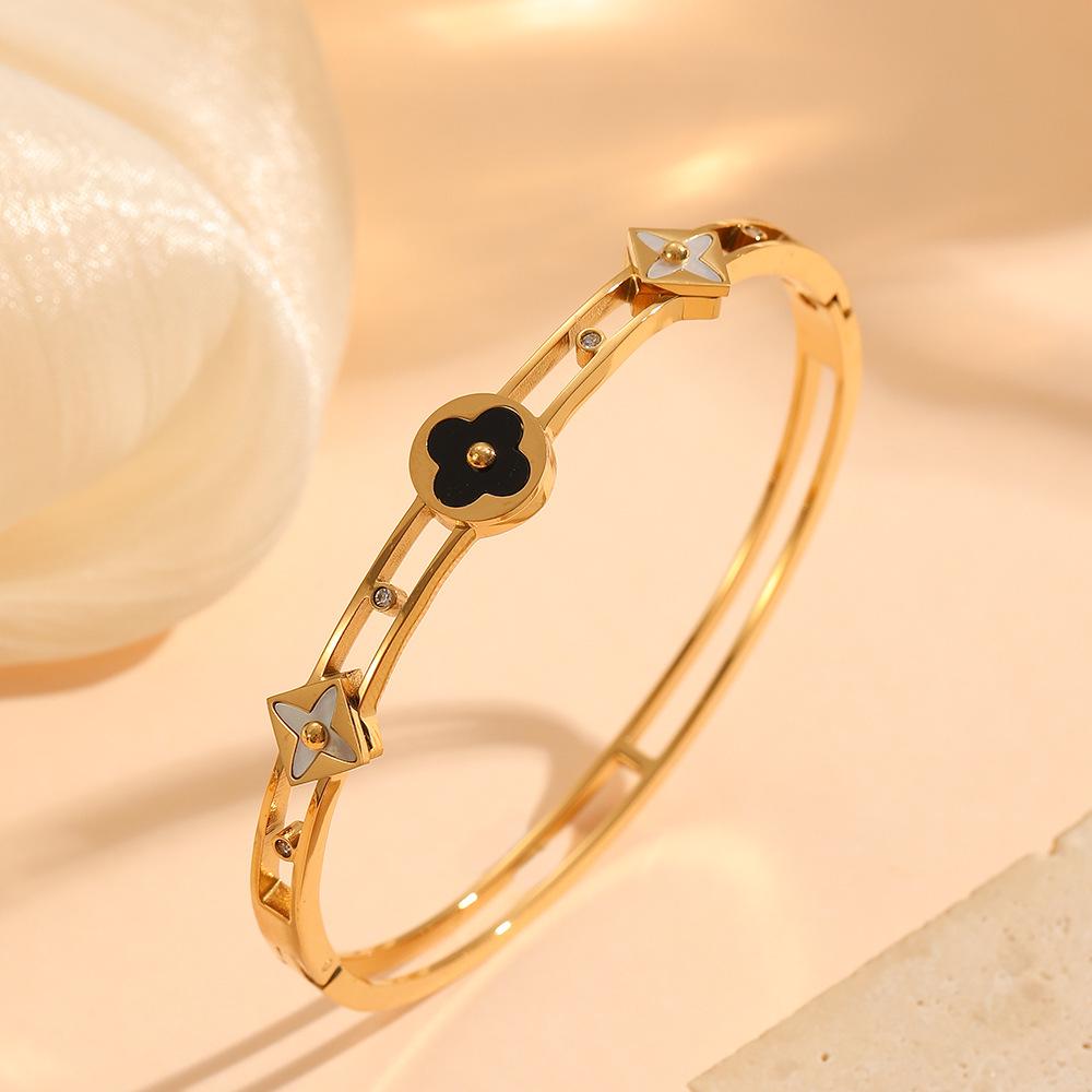 Versatile Light Luxury Titanium Steel Bracelet with Black Shell Four-Leaf Clover and Rhinestone Inlaid Small Square Flowers.