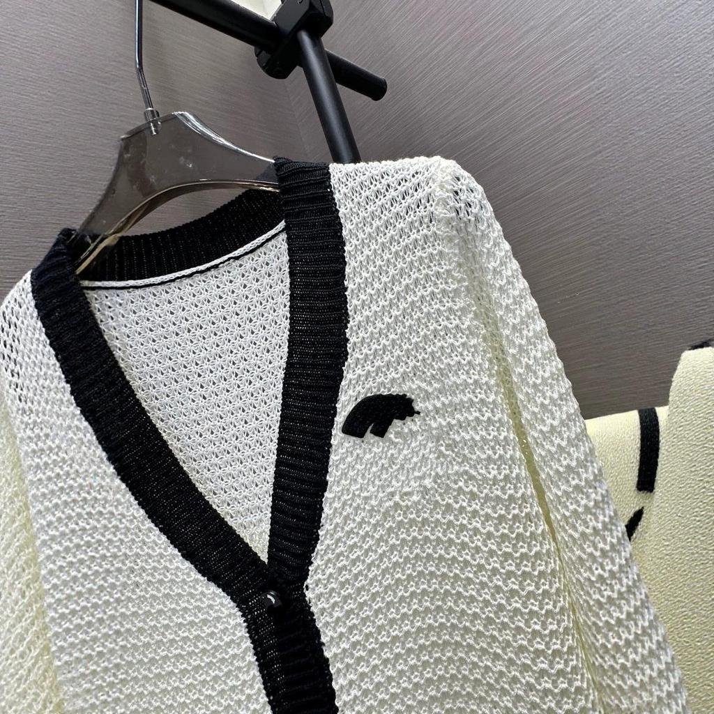 Trendy European Knit V-Neck Cardigan with Embroidered Patch and Contrasting Edges
