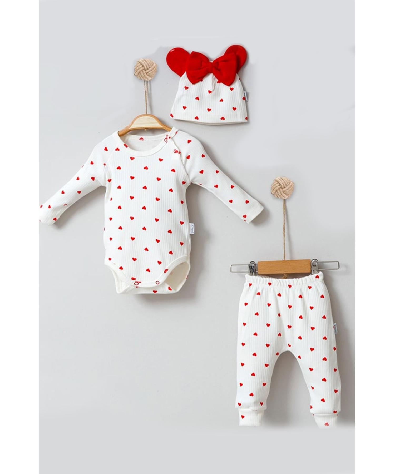 

Комплект из трех предметов для девочки в рубчик с принтом в виде сердечек