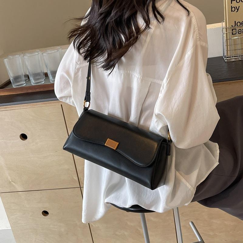 High-end and Trendy Women's Crossbody Bag, Niche Single-shoulder Underarm Baguette Bag