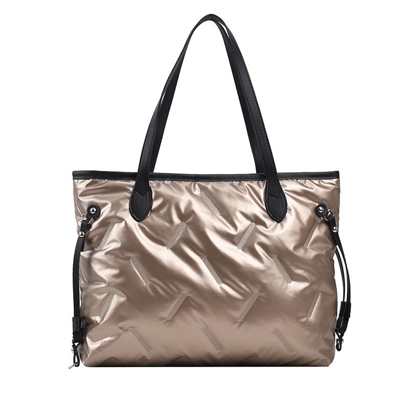 Женская сумка премиальная текстура пушистая контрастный цвет горизонтальная версия женская большая сумка под мышку зимняя новая клетчатая плечевая сумка-тоут золотой