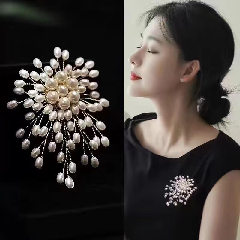 Broche de luxe faite à la main avec perles - Accessoire de bijouterie élégant tissé pour femme