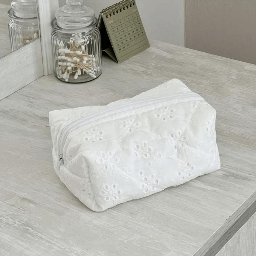 INS Quilted Makeup Bag Elegant Bow White Lace Travel Storage Bag Floral Embroidery Cosmetic Bag Travel Toiletry
