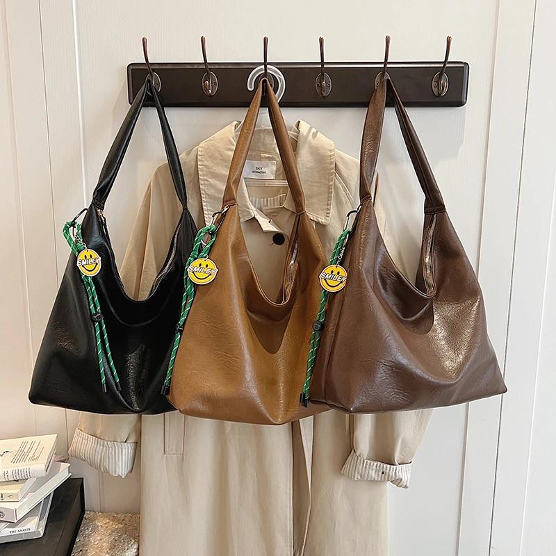 Large Capacity Shoulder Bag for Women  Versatile and Elegant Traveler Bag  Retro and Elegant Style