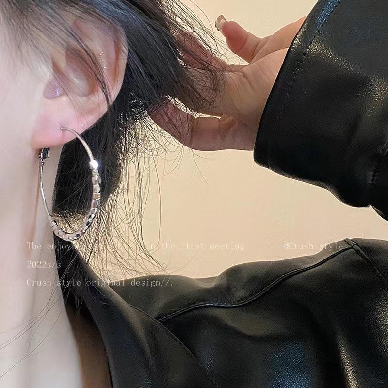 New trendy personality broken silver big circle earrings women, exaggerated earrings design sense Internet celebrity temperament earrings
