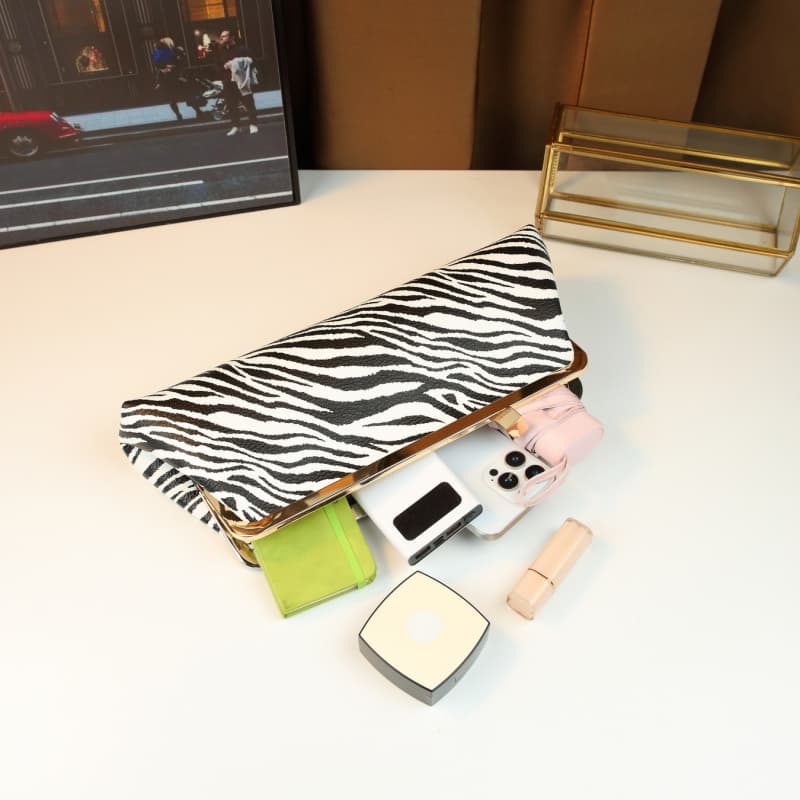 Ladies Fashion Contrast Clutch