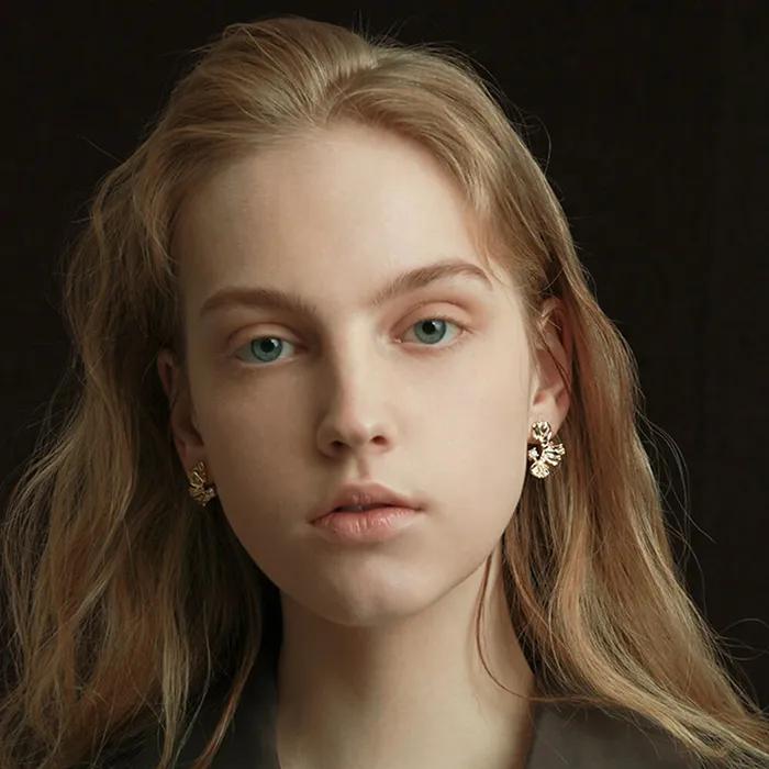 Flower twin crystal earrings