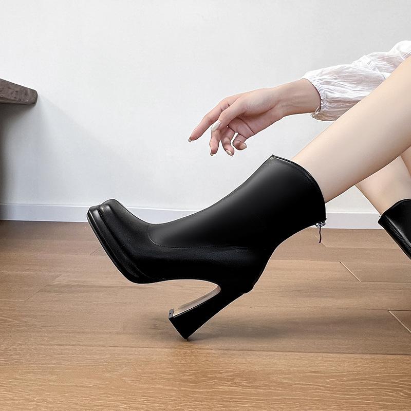 

2025 new high heels elastic thin boots European and American retro square head thick heel waterproof table black high heeled boots 34 чёрный