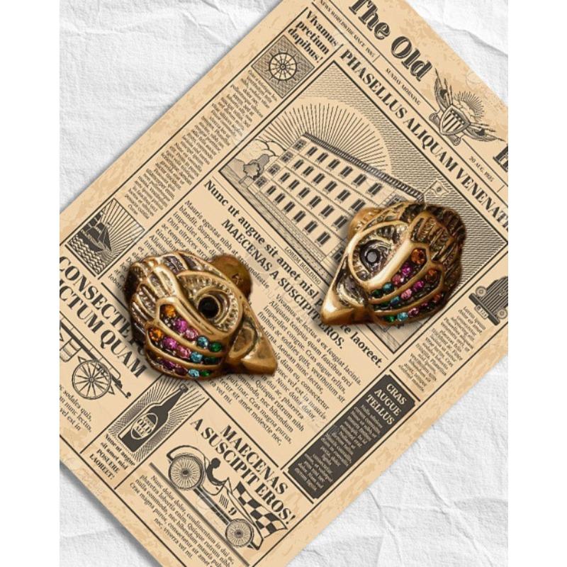 Medieval Jewelry Style Temperament Eagle Head Shape Old Sense of Diamond Color Sense Exquisite Small Stud Earrings