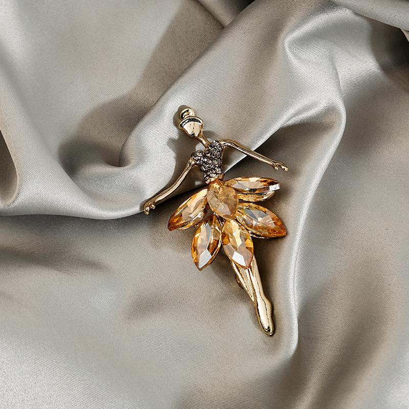 Personalisierte mit Diamanten besetzte Metallbrosche Kragenstift Kollektion, High-End Anti-Licht Blume Schmetterling Krone Brosche