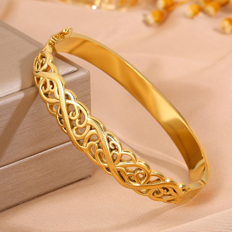 Vintage stainless steel bracelet with new hollow pattern clasp, women's bracelet, European and American fashion irregular jewelry