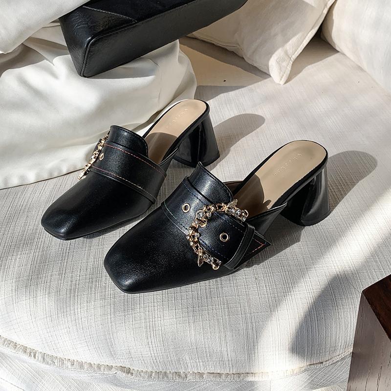 Talons hauts Baotou tendance Été Nouveau Tête carrée Rivets Boucle métallique Ensemble Pied Antidérapant Résistant à l'usure Chaussures à talon épais