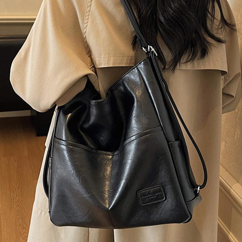 Commuter backpack women's 2025 autumn new high-value large-capacity shoulder bag popular retro foreign tote bag
