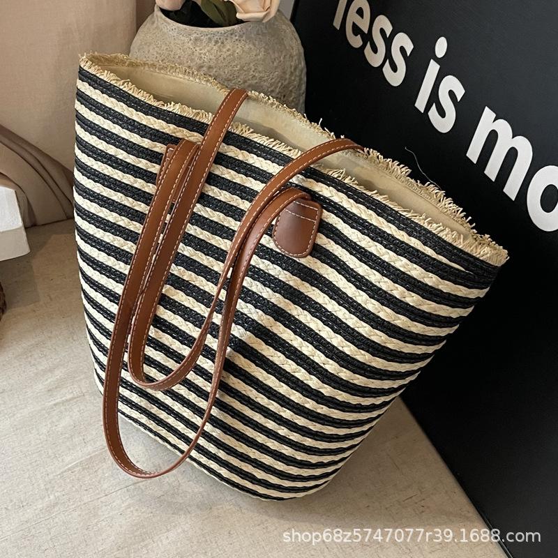 Commuter Large-capacity Bag Women's 2025 New Foreign Versatile Shoulder Bag Summer Beach Vacation Straw Bag