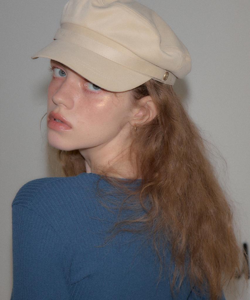 כובע כפתורים מזמש SALON DE YOHN_ שנהב
