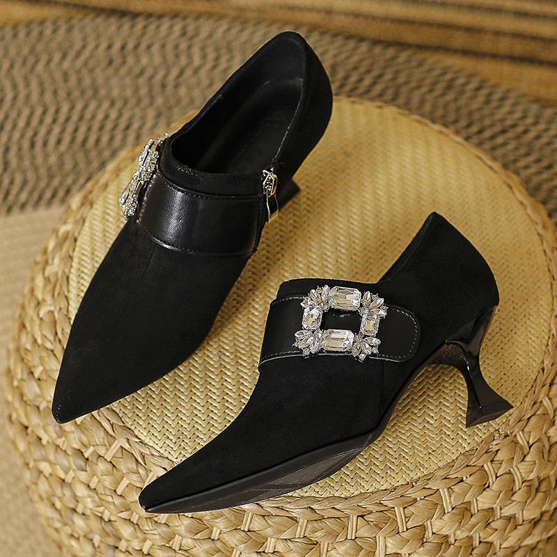 

Pointed high heels women s thin heels spring and autumn 2025 new women s shoes rhinestone belt buckle French retro deep mouth single shoes 34 чёрный