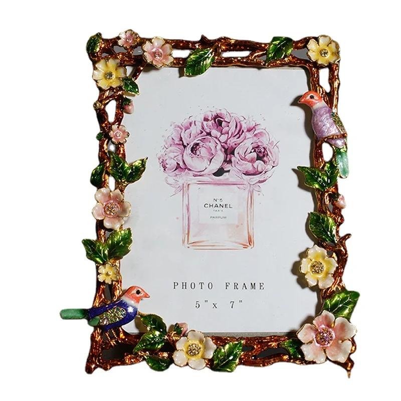

Металлическая фоторамка в европейском стиле с цветами и птицами, декоративная творческая свадебная фоторамка для рабочего стола в гостиной, украшения