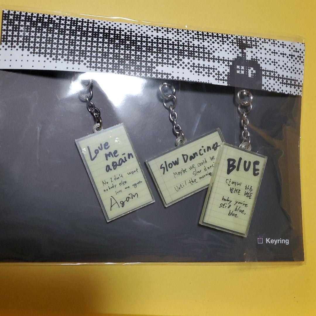 

[USED] BTS Official V Layover Keyring Set