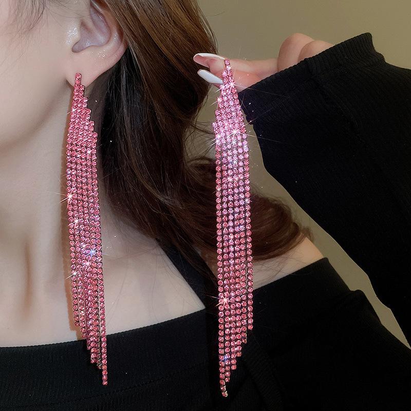 Srebrne Kolczyki Sztyfty z Kwiatem Czarnego Diamentu i Geometrycznym Frędzlem - Elegancki, Luksusowy, Wysokiej Klasy Design dla Kobiet