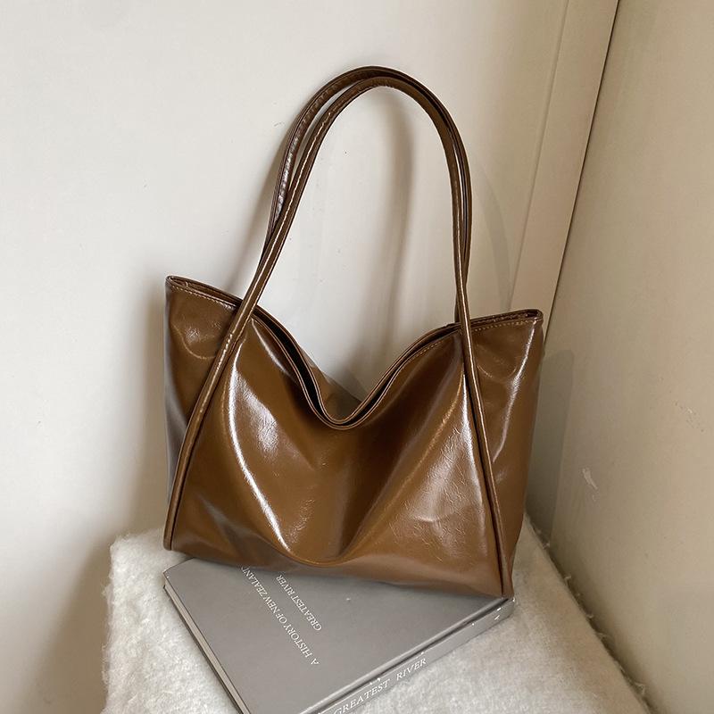 Super retro large-capacity bag women's autumn and winter 2025 new trendy niche tote bag versatile shoulder underarm bag